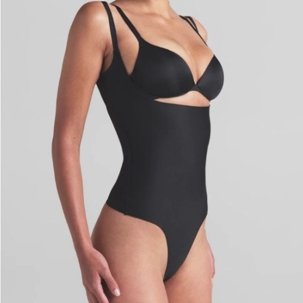 NWT SKIMS Zoned Open Bust Brief Bodysuit L Onyx